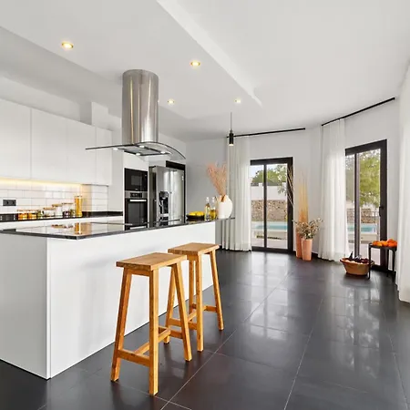 Vivi Homes - Casa Blanca Ii Villa